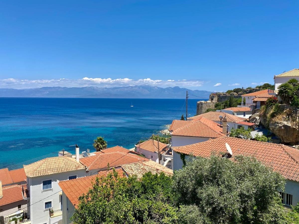 Blu Blu Apartment With Castle View Koroni  Exterior photo